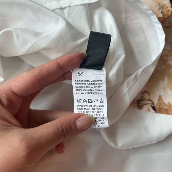 Romantic Boho Maxi Dress with Long Sleeves and Victorian Print - Picture 10 of 11